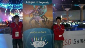 上海体育馆电竞盛宴：LPL战队激战正酣，粉丝应援燃爆比赛现场